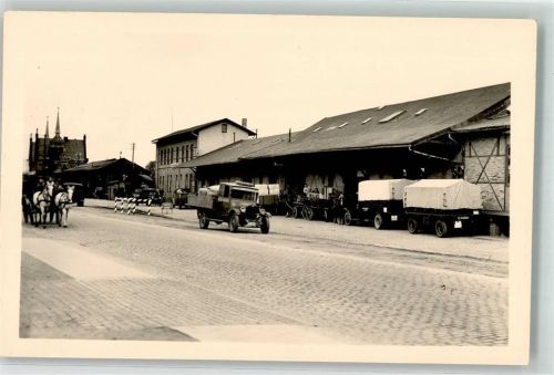 24937 W2390 Flensburg Foto AK Bahnhof Lieferhalle Pritschen-LKW