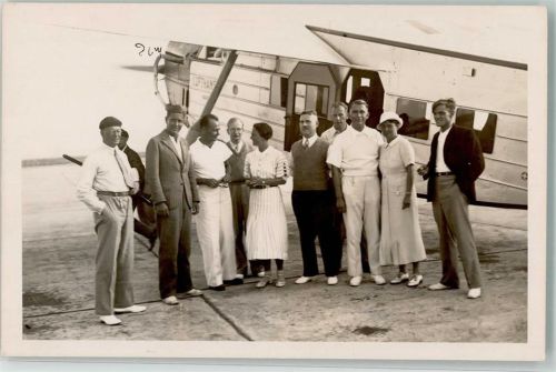 Norderney 1934 Gruppenaufnahme mit Passagierflugzeug