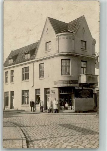 Marne Wohnhaus mit Ladengeschäft Walter Bielenberg Foto AK Stauchung