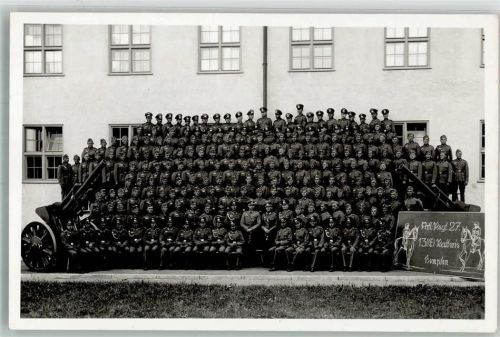 Kempten 1939 Gruppenaufnahme von Landser in Uniform des Artillerie-Regimentes 27 13. Batterie Fotograf Hauck