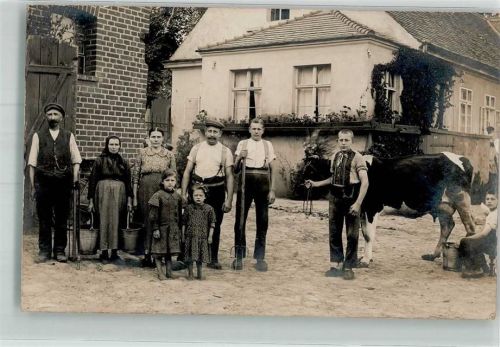 Rehfelde 1916 Gruppenaufname Bauersfamilie Milchkuh Ort handschriftlich