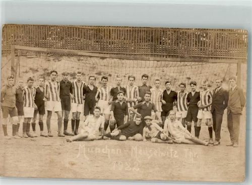 04610 O7404 Meuselwitz , Thür 1922 Foto AK Fußballmanschaften München-Meuselwitz 1922 Ort handschriftlich