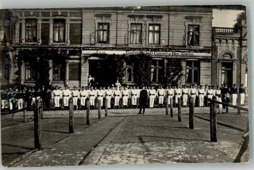 Marne Marine-Regiment vor dem Gasthaus in Marne