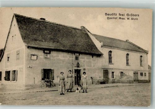 06184 O4101 Beuditz b Halle, Saale Foto AK Gasthaus Stutz Junge Frauen mit Hund Fahrrad