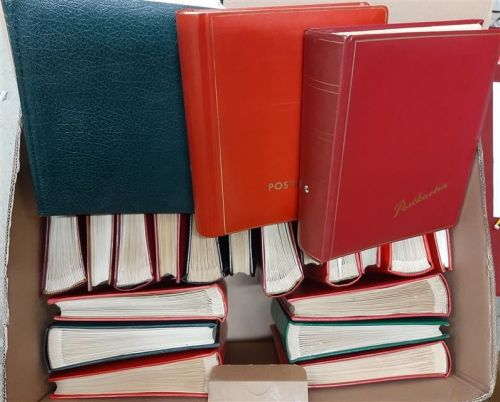 21 Einsteckalben gebraucht vernünftige Erhaltung für je 200 große AK insgesamt 4200 Karten überwiegend rot wie Abbildung