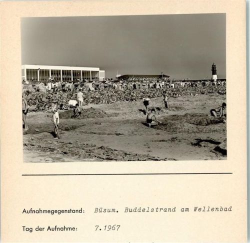 Büsum Buddelstrand am Wellenbad Leuchtturm Foto montiert auf Karton