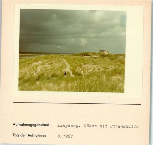 Langeoog Dünen mit Strandhalle Foto montiert auf Karton