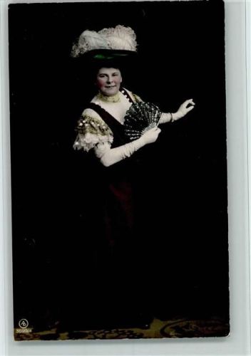 1909 Fotoverlag Serie 3699-4 AK Frau mit Fächer