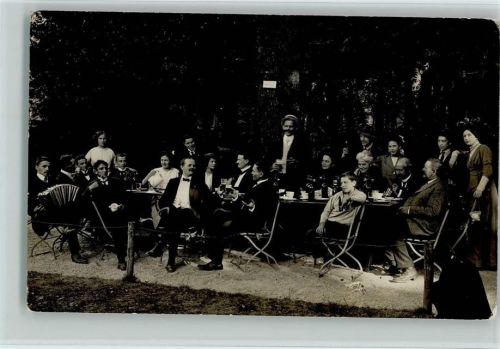 Biergarten, Ziehharmonika, Bier trinken , viele Gäste Ziehharmonika 1916 Foto AK