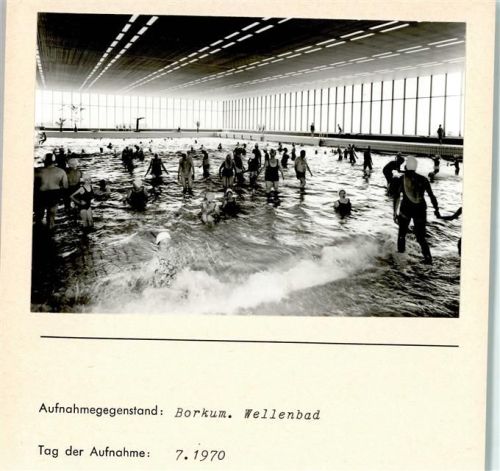 Borkum Wellenbad Innenaufnahme Badekappenpflicht Foto montiert auf Karton
