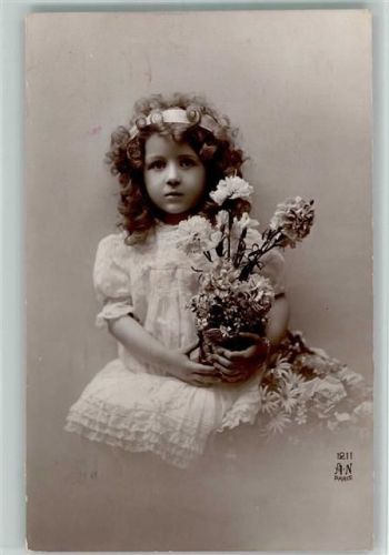 1915 Nr. 1211 Mädchen mit einem Blumentopf AK