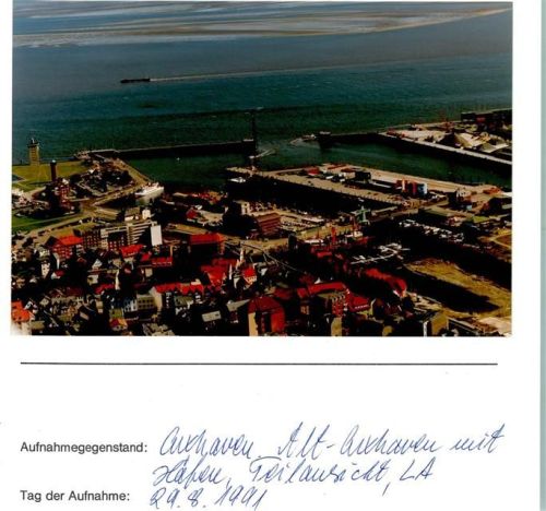 Cuxhaven Fliegeraufnahme Alt-Cuxhaven mit Hafen Foto montiert auf Karton