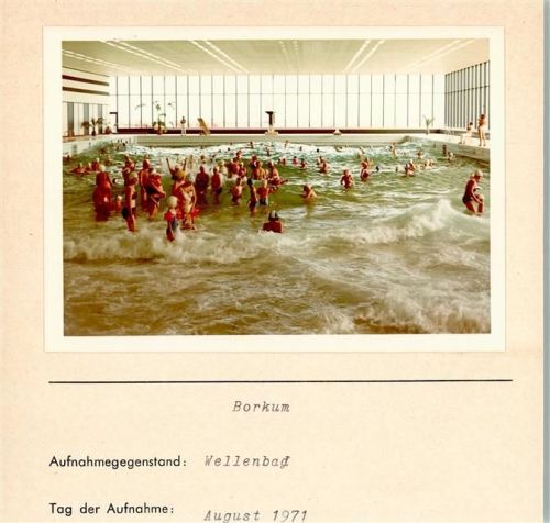 Borkum Wellenbad Innenaufnahme Badekappenpflicht Foto montiert auf Karton