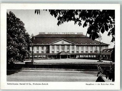 Biebrich Sektkellerei Henkell & Co Hauptfront in der Biebricher Allee Rückseite mit Abschürfungen bzw Kleberesten