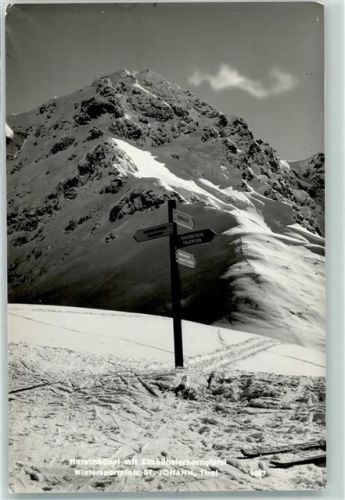 St. Johann Harschbühel mit Kitzbühelerhorngipfel Winter