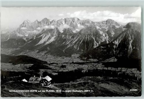 Schladminger Hütte Schladminger Hütte auf der Planei gegen Dachstein