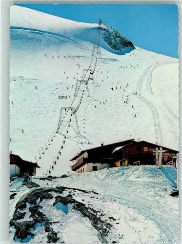 Hintertux Tuxfernerhaus Hintertuxer Gletscherbahnen Winter Skifahrer