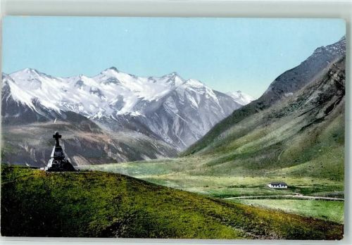 La route militaire de Georgie La borne au mont Krestovaia
