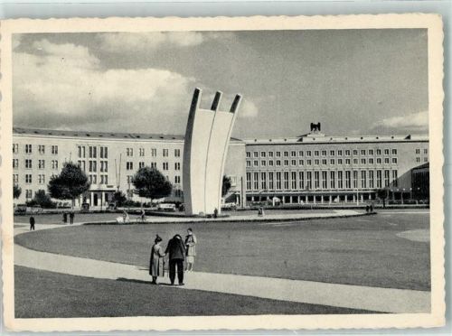 Tempelhof Luftbrückendenkmal