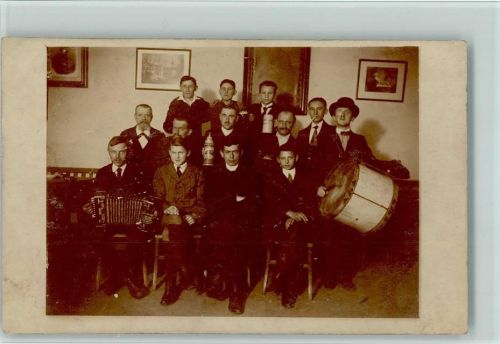 Privatfoto AK Gruppenfoto Trommler, Ziehharmonika, Bierkrug