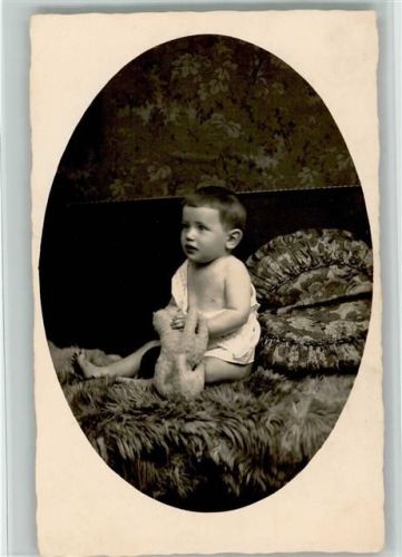 1929 Baby mit einem Stofftier AK