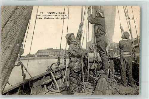 Trouville la manövre a bord d`un Bateau de peche