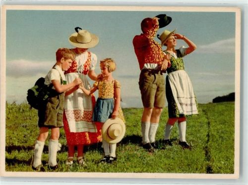 Hinaus iins Freie Tracht