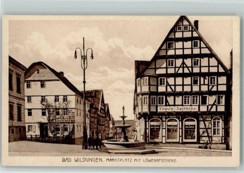 Bad Wildungen Marktplatz mit Löwenapotheke Fachwerkhaus