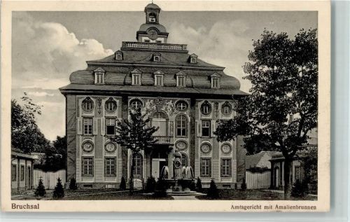 Bruchsal Amtsgericht mit Amalienbrunnen Springbrunnen