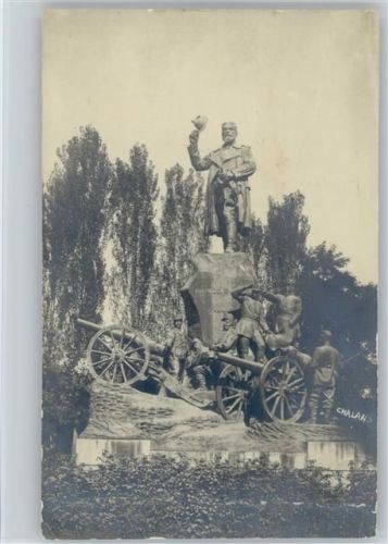 Kriegerdenkmal mit Geschütze Foto AK