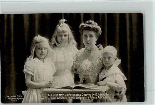 Prinzessin Charles de Hohenzollern mit den Kindern , Foto AK Adel