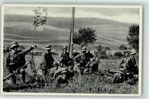 Unser Reichsheer Infanterie greift an AK