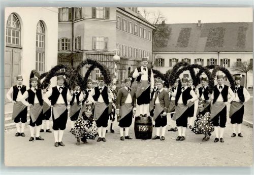 Haag Trachten Reigen Clown Fass 1956 Ort lt. Fotograf