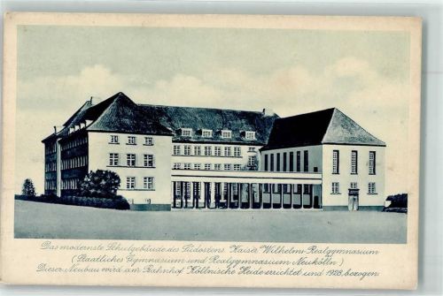 Neukölln Kaiser Wilhelm Realgymnasium Schulgebäude Bahnhof