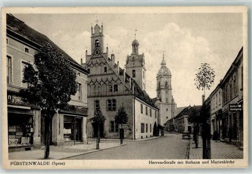 Fürstenwalde Herren Straße mit Rathaus und Marienkirche Oldtimer