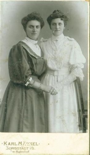 Burgstädt Atelier Karl Mäckel 2 Frauen Mode KEINE AK