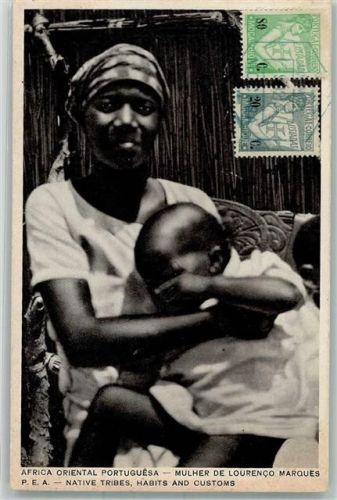 Lourenco Marques Maputo 1937 Foto AK Tracht Frau mit Kind Briefmarke Bildseite