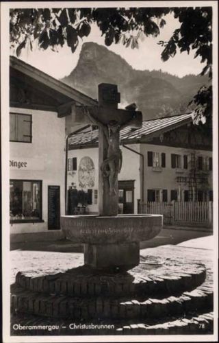 um 1950/60 Oberammergau, Christusbrunnen, Jesus-Kreuz.,H. Kronburger AKU1