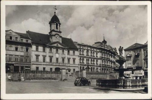 1951 Teplitz, Sudeten, Kr. Teplitz, - Teplice, Stalinovo namesti-, Rathaus, Brunnen, Statue,Orbis AKU1