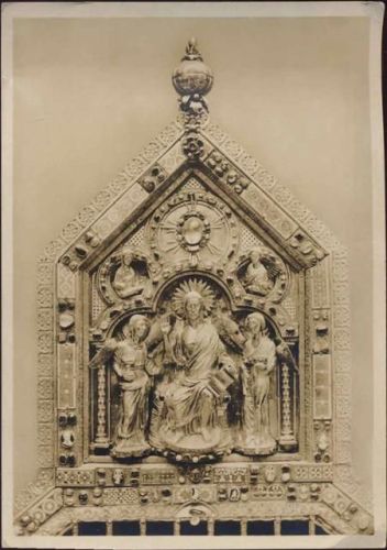 um 1940 Köln: Schatzkammer des Domes. Giebelfeld des Dreikönigsschreins von Nikolaus v. Verdun,Bärenreiter