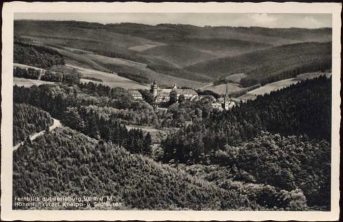 1953 Bad Berleburg, Ansicht auf die Berleburg,C. Krafftzig AKU1