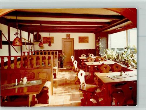 33014 W3490 Kühlsen FOTO KEINE AK Holzbänke im Gasthaus