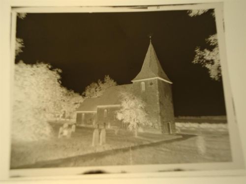 Hassel Kirche, Friedhof, Negativ