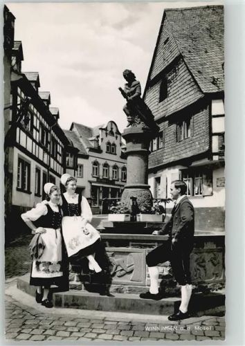Winningen Weinhexenbrunnen, Trachten