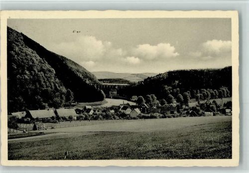 Helminghausen Ortsansicht im Hintergrund Viadukt