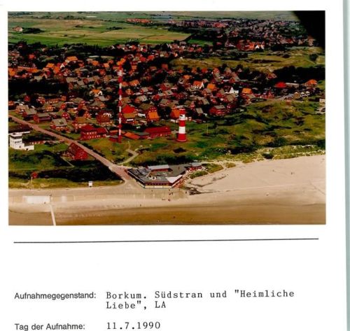 Borkum Luftaufnahme Südstrand und Heimliche Liebe Leuchtturm Foto montiert auf Karton