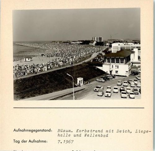 Büsum Korbstrand mit Deich Liegehalle und Wellenbad Foto montiert auf Karton