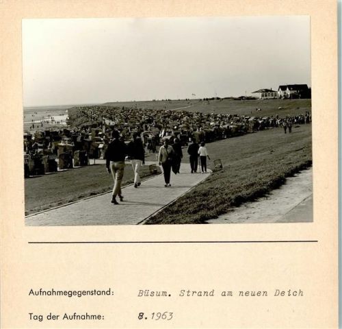 Büsum Strand am neuen Deich Foto montiert auf Karton