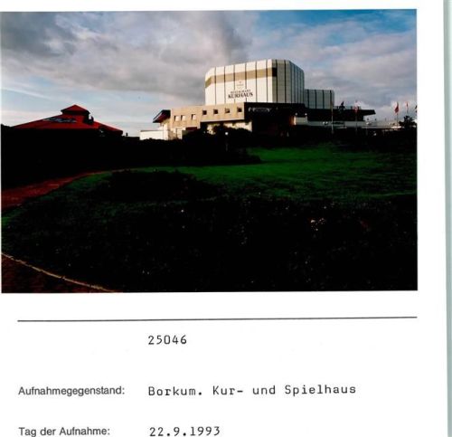 Borkum Kur- und Spielhaus Foto montiert auf Karton