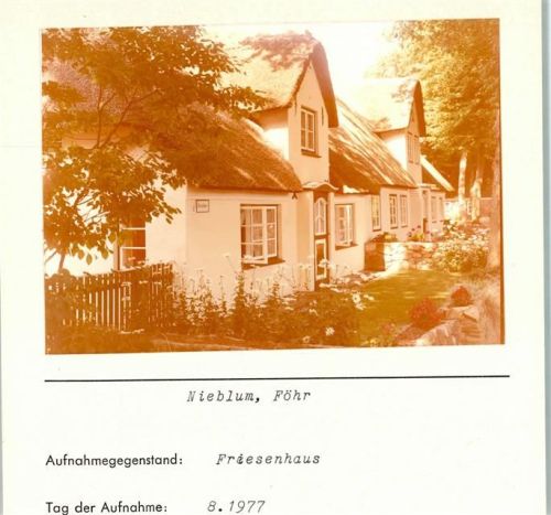 Nieblum Friesenhaus Foto montiert auf Karton